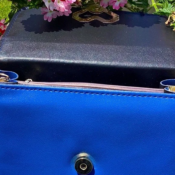 Unbranded Blue Bag With Heart Shaped Decorative Heart Shaped Snap. - Picture 7 of 10